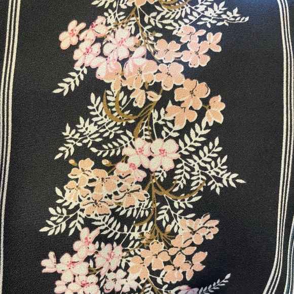 ⭐️⭐️SALE- 2 for $15⭐️⭐️ LOFT Flower Stripe Strappy Cami in Gray/Pink Size M - Picture 2 of 5